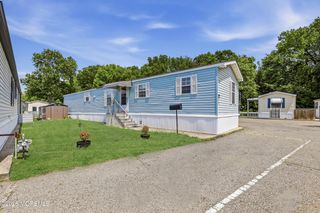 48 Pine Creek Village, Hazlet, NJ 07730