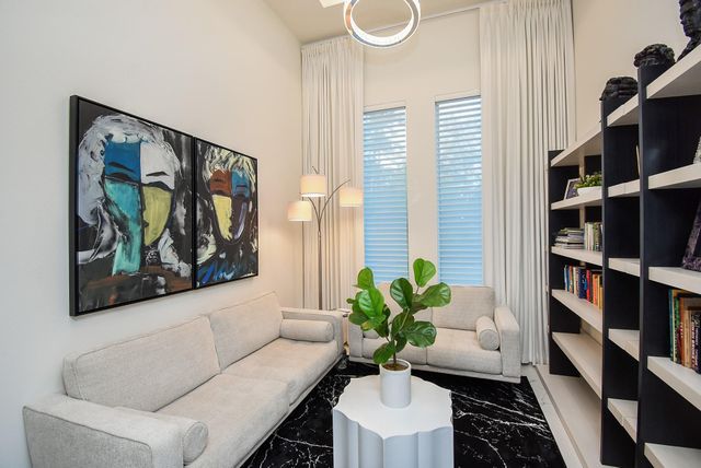 32 E Shady Lane, Houston, TX 77063