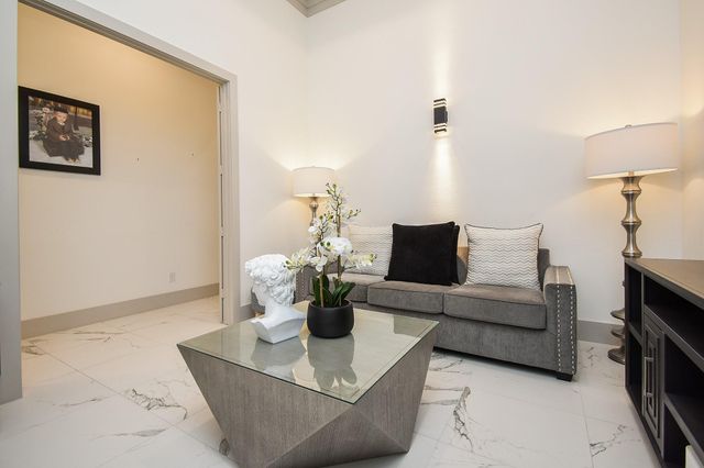 32 E Shady Lane, Houston, TX 77063