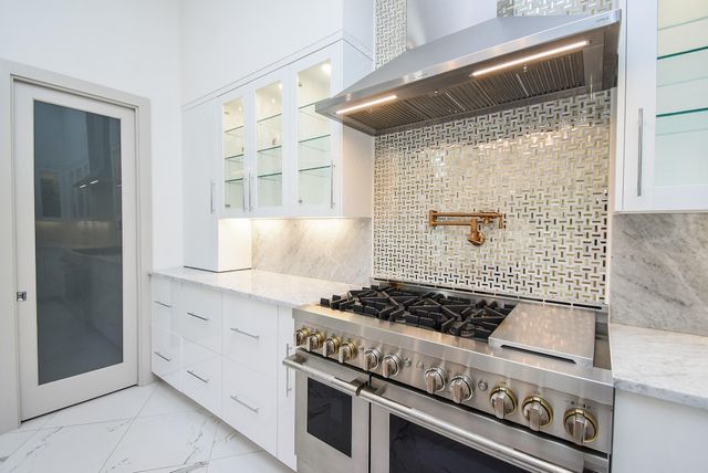 32 E Shady Lane, Houston, TX 77063