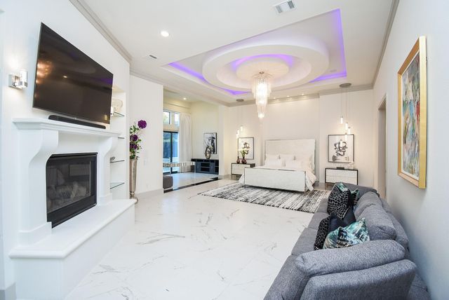 32 E Shady Lane, Houston, TX 77063