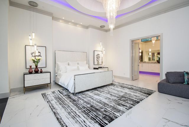 32 E Shady Lane, Houston, TX 77063