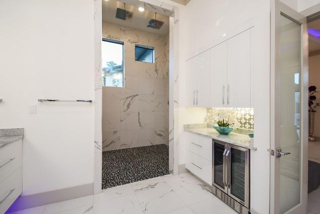 32 E Shady Lane, Houston, TX 77063