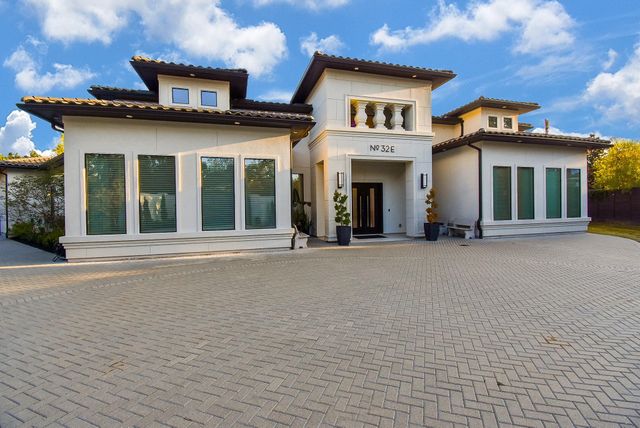 32 E Shady Lane, Houston, TX 77063