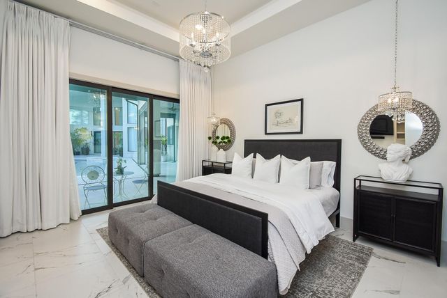 32 E Shady Lane, Houston, TX 77063