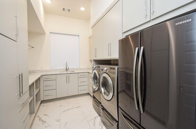 32 E Shady Lane, Houston, TX 77063