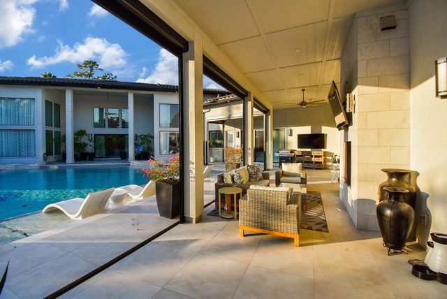 32 E Shady Lane, Houston, TX 77063