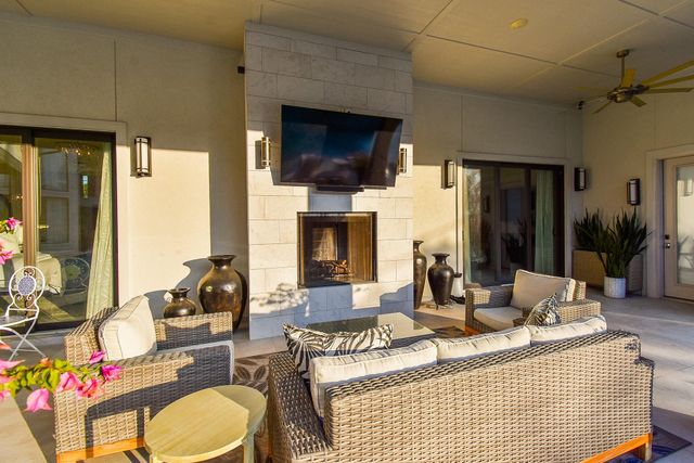 32 E Shady Lane, Houston, TX 77063