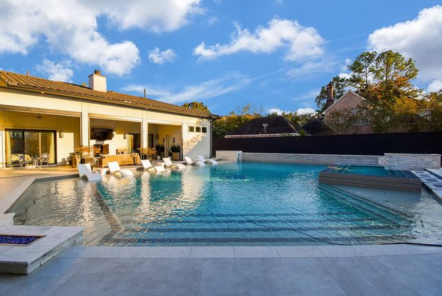 32 E Shady Lane, Houston, TX 77063