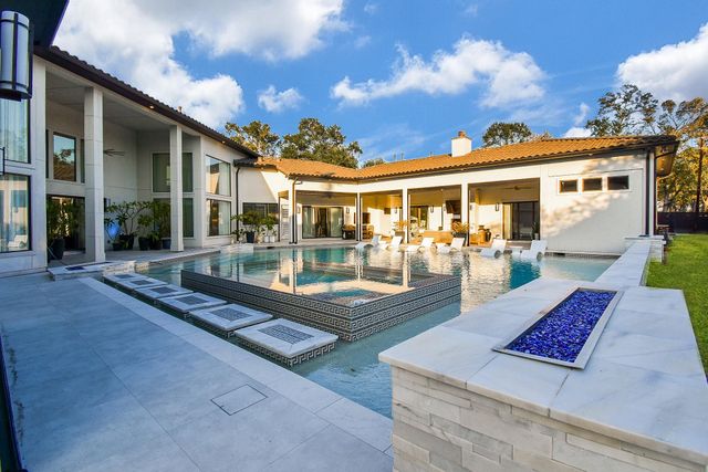 32 E Shady Lane, Houston, TX 77063