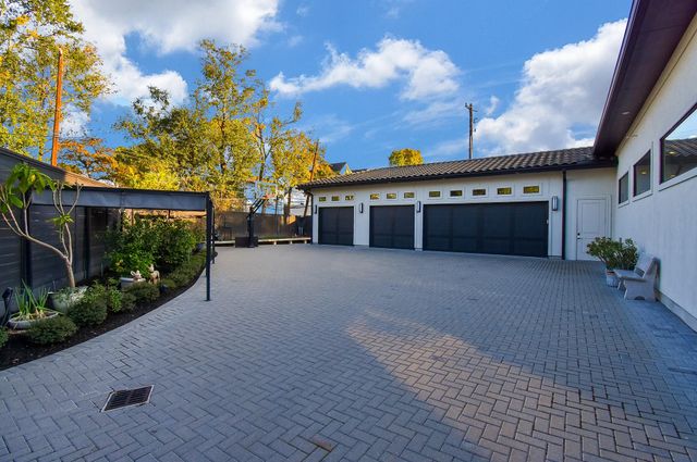 32 E Shady Lane, Houston, TX 77063