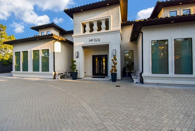 32 E Shady Lane, Houston, TX 77063