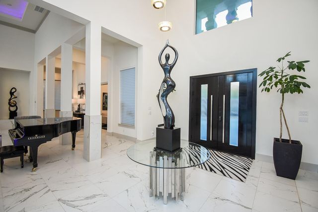 32 E Shady Lane, Houston, TX 77063