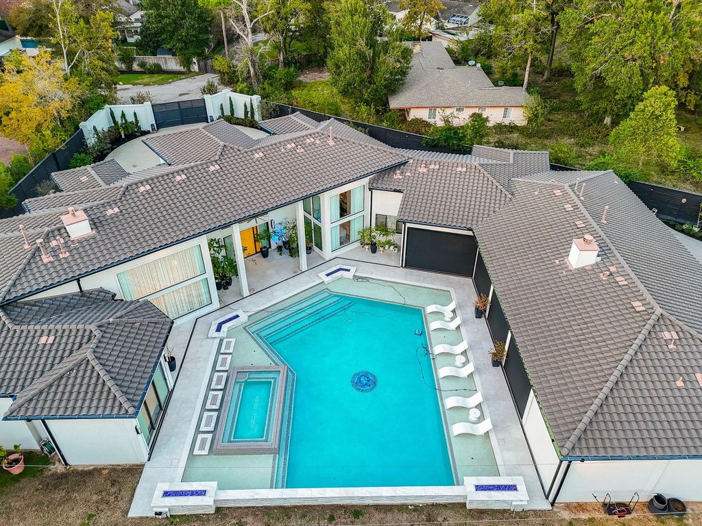 32 E Shady Lane, Houston, TX 77063