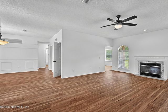 8426 COUNTRY BEND Circle W, Jacksonville, FL 32244