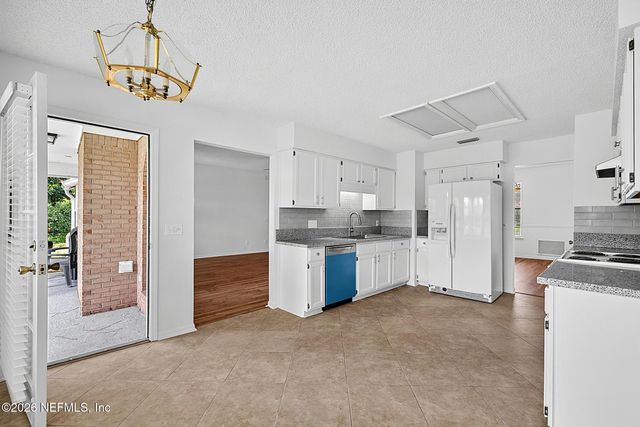 8426 COUNTRY BEND Circle W, Jacksonville, FL 32244