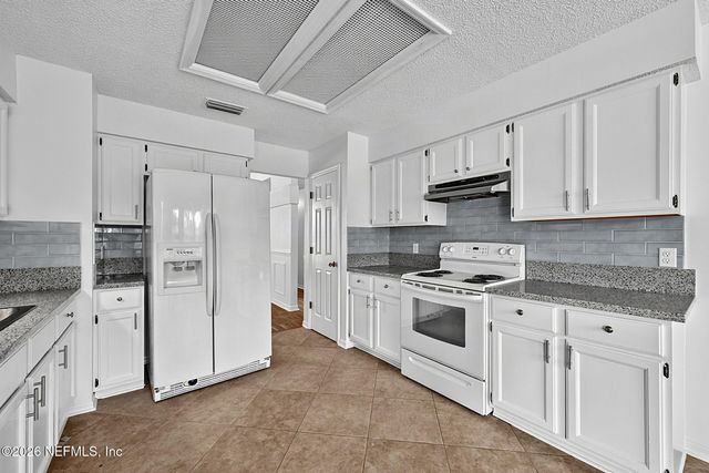 8426 COUNTRY BEND Circle W, Jacksonville, FL 32244