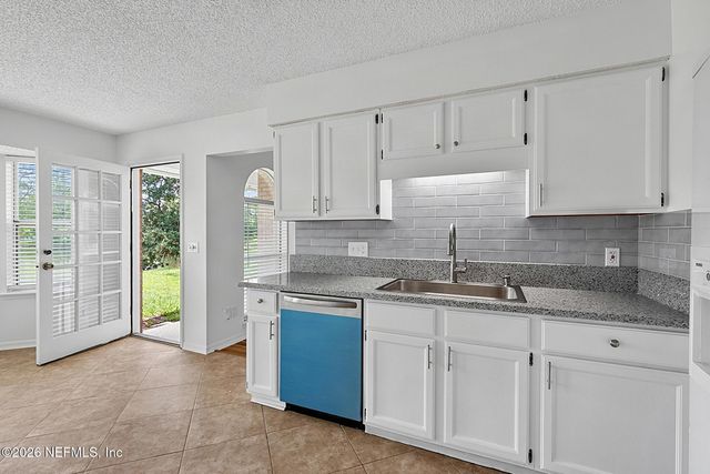 8426 COUNTRY BEND Circle W, Jacksonville, FL 32244