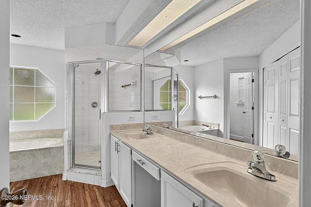 8426 COUNTRY BEND Circle W, Jacksonville, FL 32244