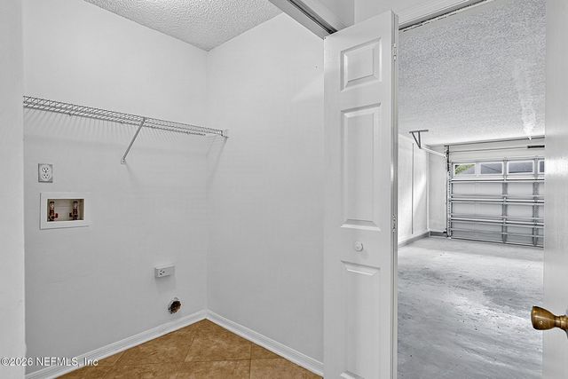 8426 COUNTRY BEND Circle W, Jacksonville, FL 32244