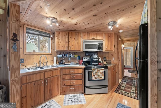 95 Stag Leap Drive, Cleveland, GA 30528