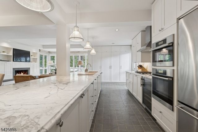 21 Hardwell Rd, Millburn Twp., NJ 07078