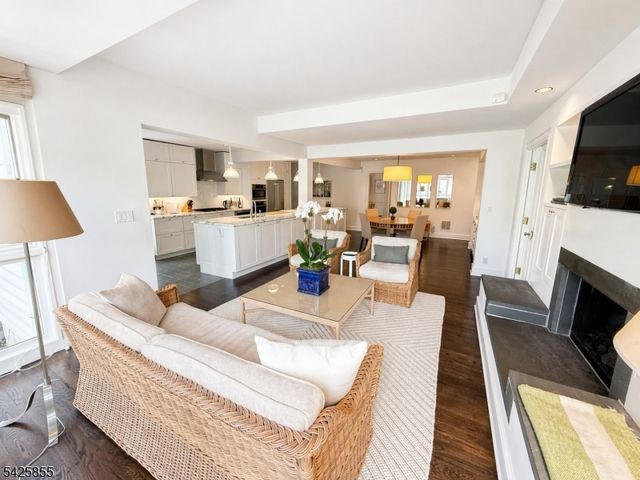 21 Hardwell Rd, Millburn Twp., NJ 07078