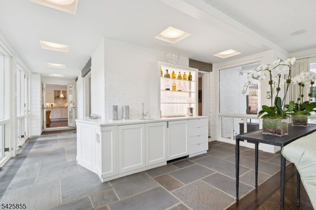 21 Hardwell Rd, Millburn Twp., NJ 07078