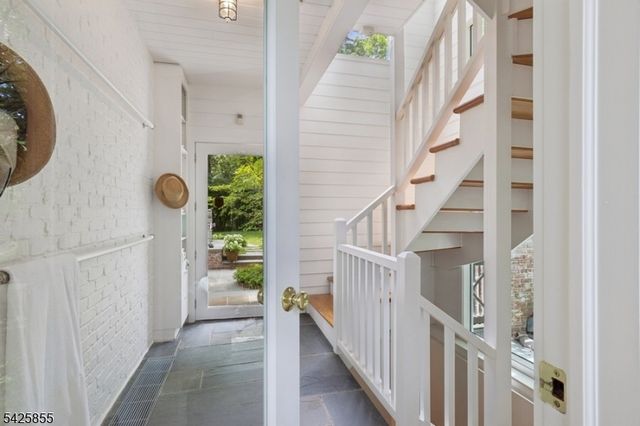 21 Hardwell Rd, Millburn Twp., NJ 07078