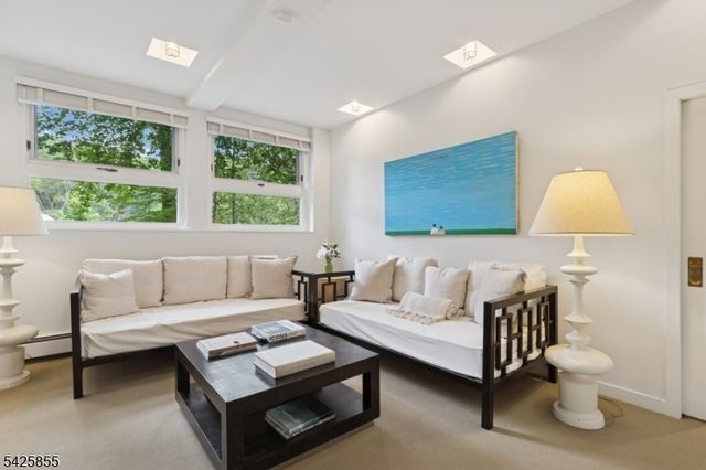 21 Hardwell Rd, Millburn Twp., NJ 07078