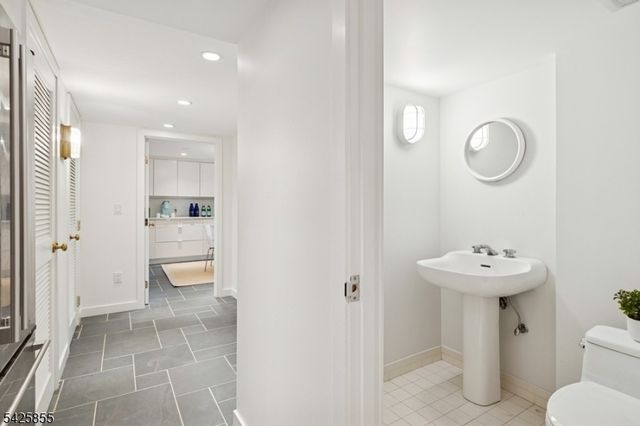 21 Hardwell Rd, Millburn Twp., NJ 07078