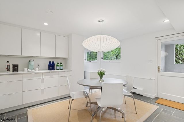 21 Hardwell Rd, Millburn Twp., NJ 07078