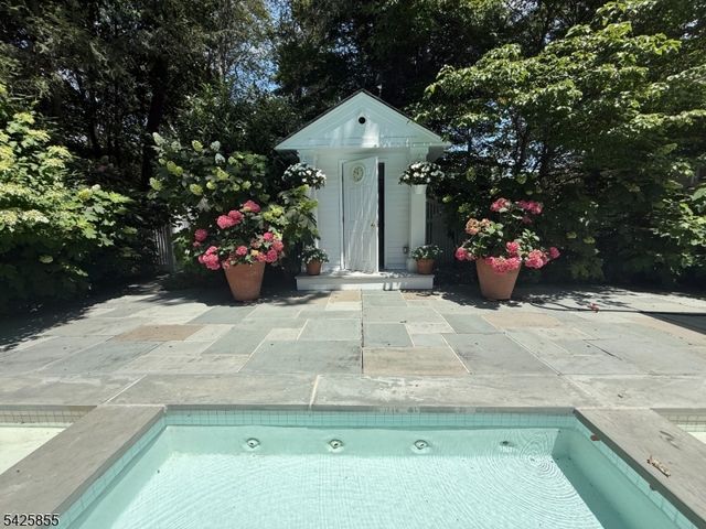 21 Hardwell Rd, Millburn Twp., NJ 07078