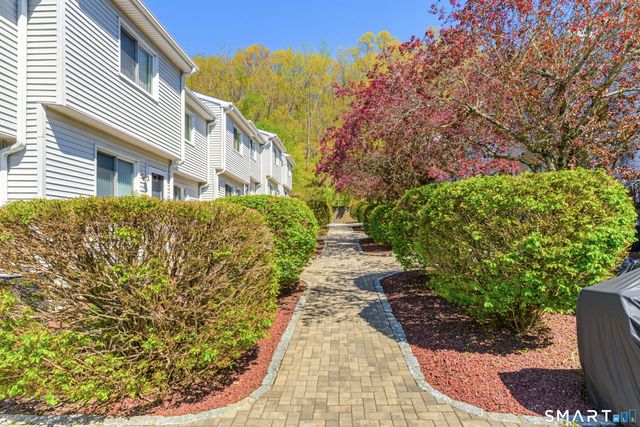 273 Derby Avenue 904, Derby, CT 06418