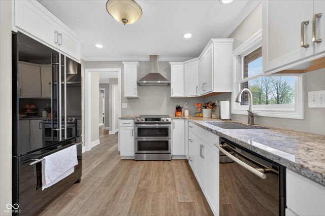 3955 S Smokey Row Road, Greenwood, IN 46143