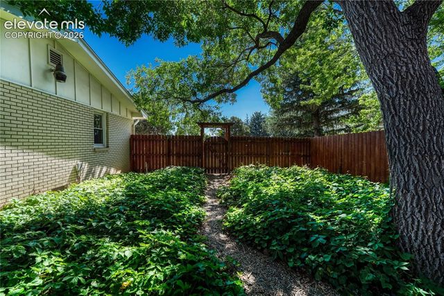 234 Crestridge Avenue, Colorado Springs, CO 80906