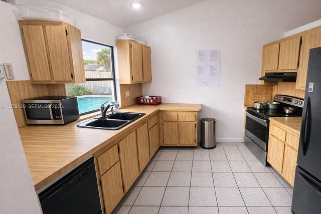 1411 SW 82nd Ave, North Lauderdale, FL 33068