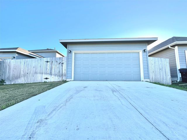 213 Bent Creek DR, Hutto, TX 78634
