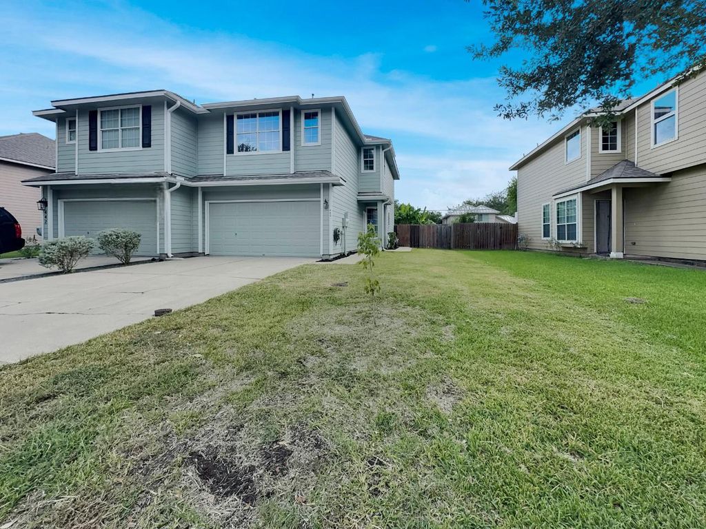 440 Folk Crest Lane, Dickinson, TX 77539