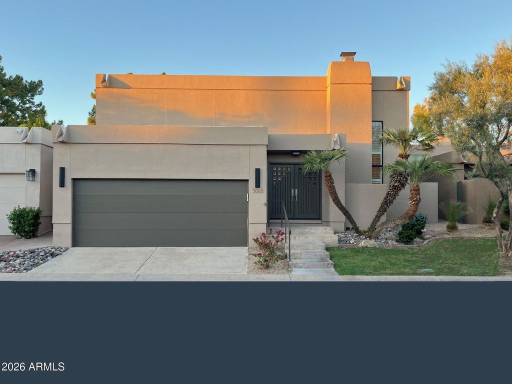 Image 1 of property listing at 3048 E STELLA Lane, Phoenix, AZ 85016
