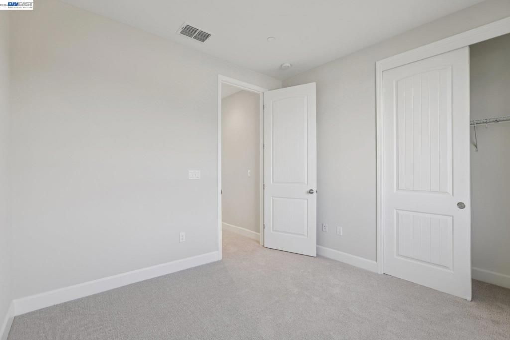 Image 19 of property listing at 121 Creek View Cir, Fairfield, CA 94533