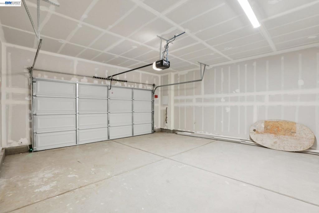 Image 34 of property listing at 121 Creek View Cir, Fairfield, CA 94533