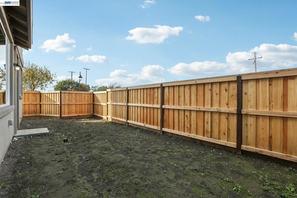 Image 37 of property listing at 121 Creek View Cir, Fairfield, CA 94533