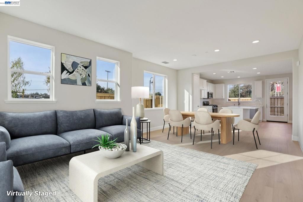 Image 5 of property listing at 121 Creek View Cir, Fairfield, CA 94533