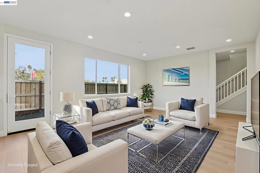 Image 7 of property listing at 121 Creek View Cir, Fairfield, CA 94533