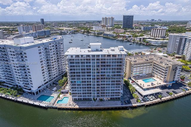 121 Golden Isles Dr 104, Hallandale Beach, FL 33009