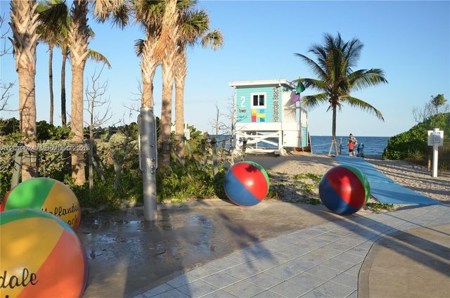 121 Golden Isles Dr 104, Hallandale Beach, FL 33009
