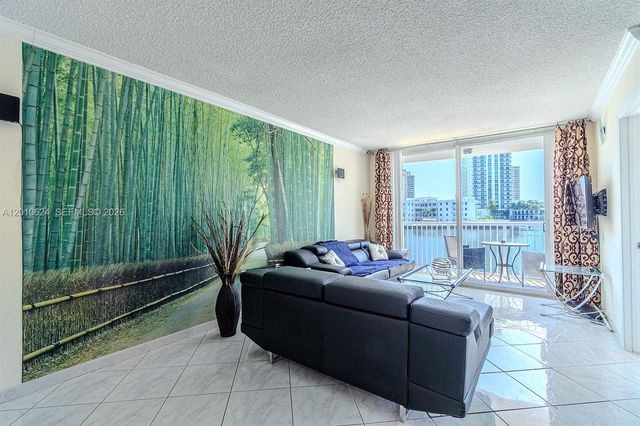 121 Golden Isles Dr 104, Hallandale Beach, FL 33009