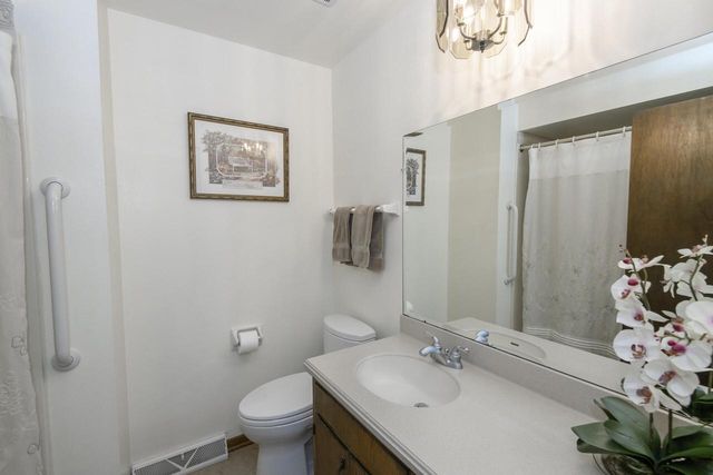 1815 Haymarket ROAD, Waukesha, WI 53189