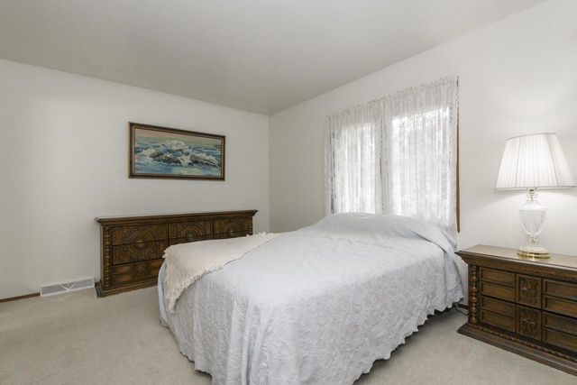 1815 Haymarket ROAD, Waukesha, WI 53189
